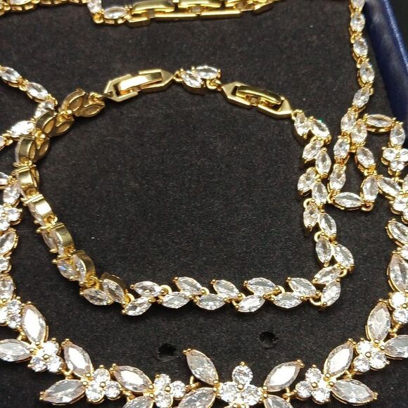 New 3 Piece Jewelry Set, Cubic Zirconia Teardrop Leaf Cluster Y Necklace, Bracel - Picture 4 of 6